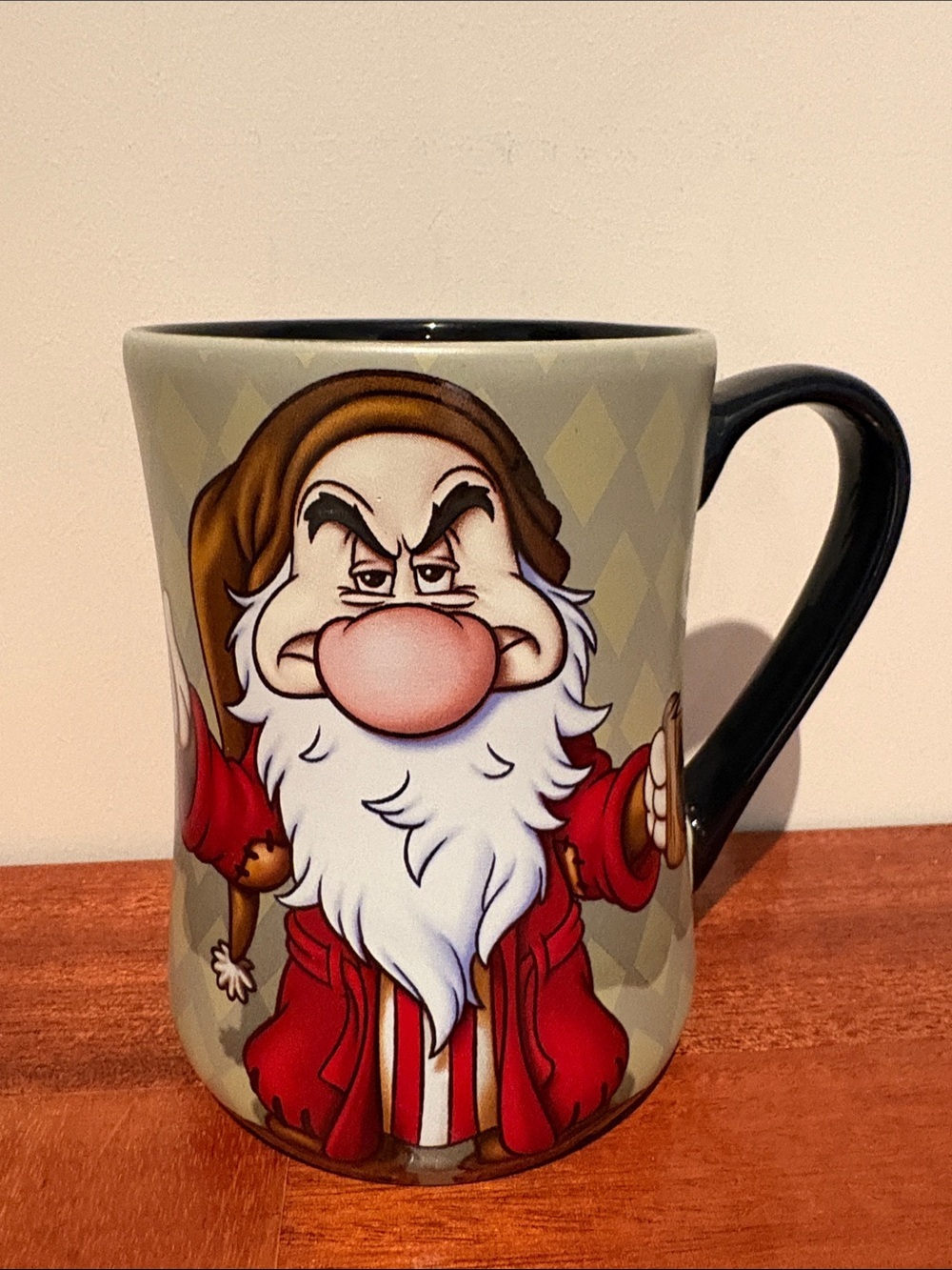 Disney Parks mug Grumpy Snow White ''I hate mornings'' Ceramic Base